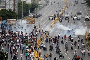 المعارضة تسعى الى تعزيز ضغط الشارع على الرئيس مادورو في فنزويلا