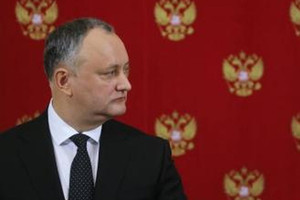 حكومة مولدوفا تطرد خمسة دبلوماسيين روسا والرئيس ينتقد