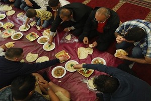 مسلمو فنلندا يفطرون ساعة فقط!