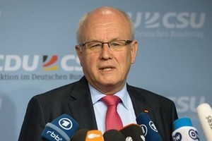 رئيس الكتلة البرلمانية لتحالف ميركل المسيحي: الصين تزداد ثقلاً بسبب سياسة ترامب الخاصة بالمناخ