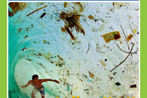 عدد يونيو من مجلة 'البيئة والتنمية'... البلاستيك يستوطن الأزرق الكبير